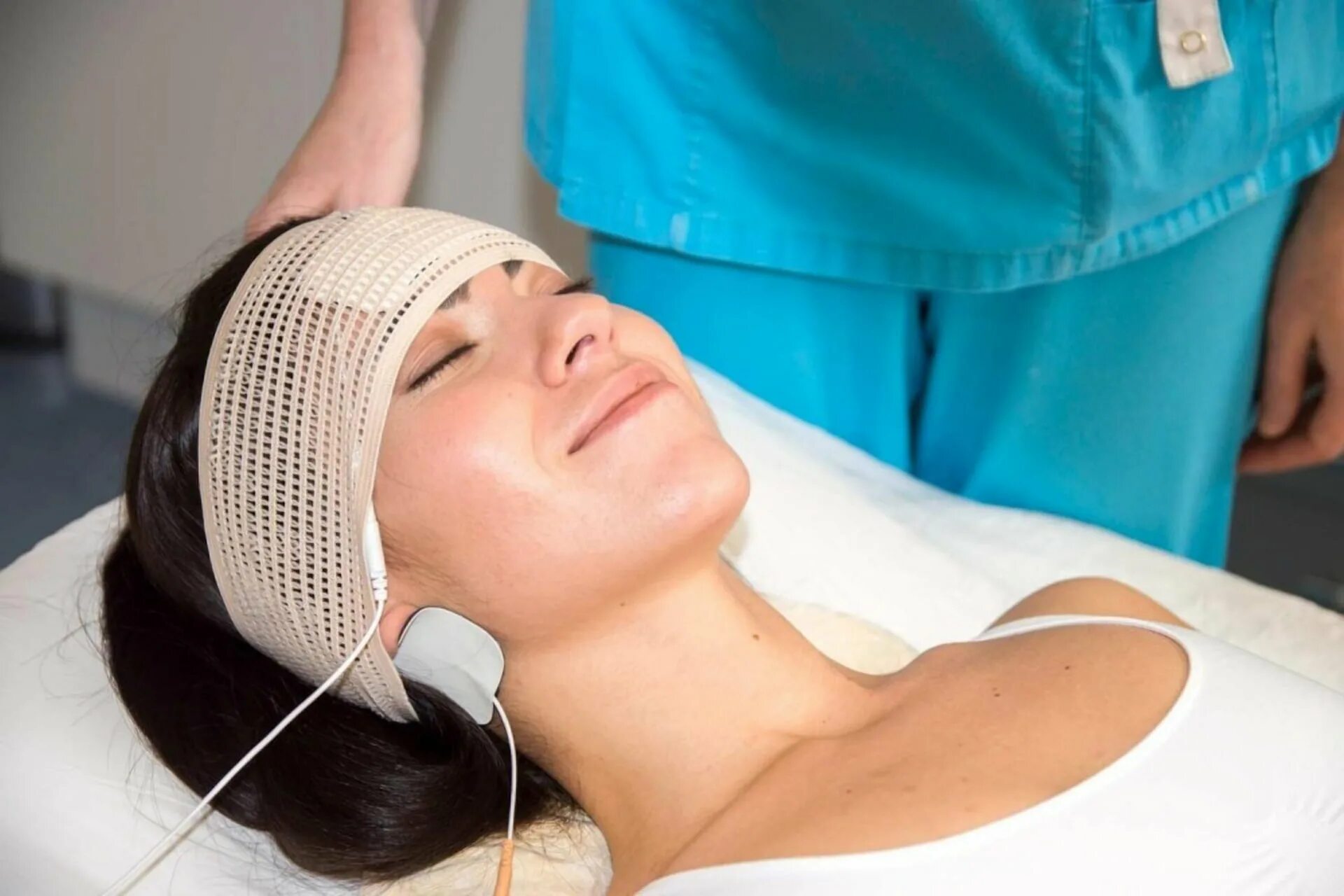 Чем полезна физиотерапия. Увч терапия коленного сустава. Чем полезна физиотерапия. Физиопроцедуры электрофорез. Магнитотерапия fizioterapiya mag30.