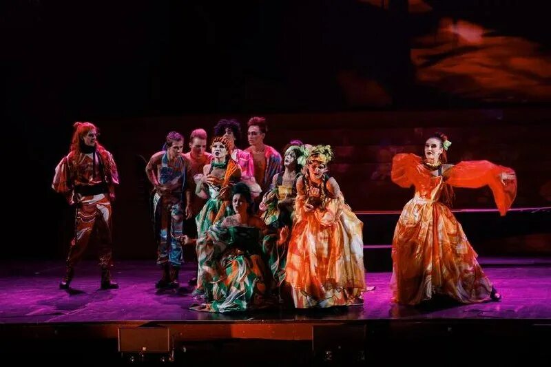 зеркало шаляпина театр. театр шаляпина. музыкальный театр шаляпина. театр шаляпина. музыкальный театр шаляпина.