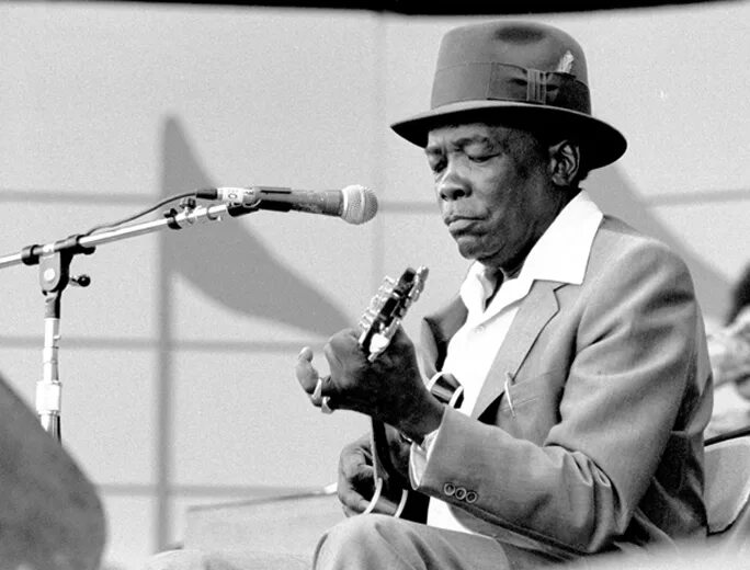 Блюз джон ли хукер. Джон ли хукер фото. Слушать ли джона. John lee hooker. Ли хукер.