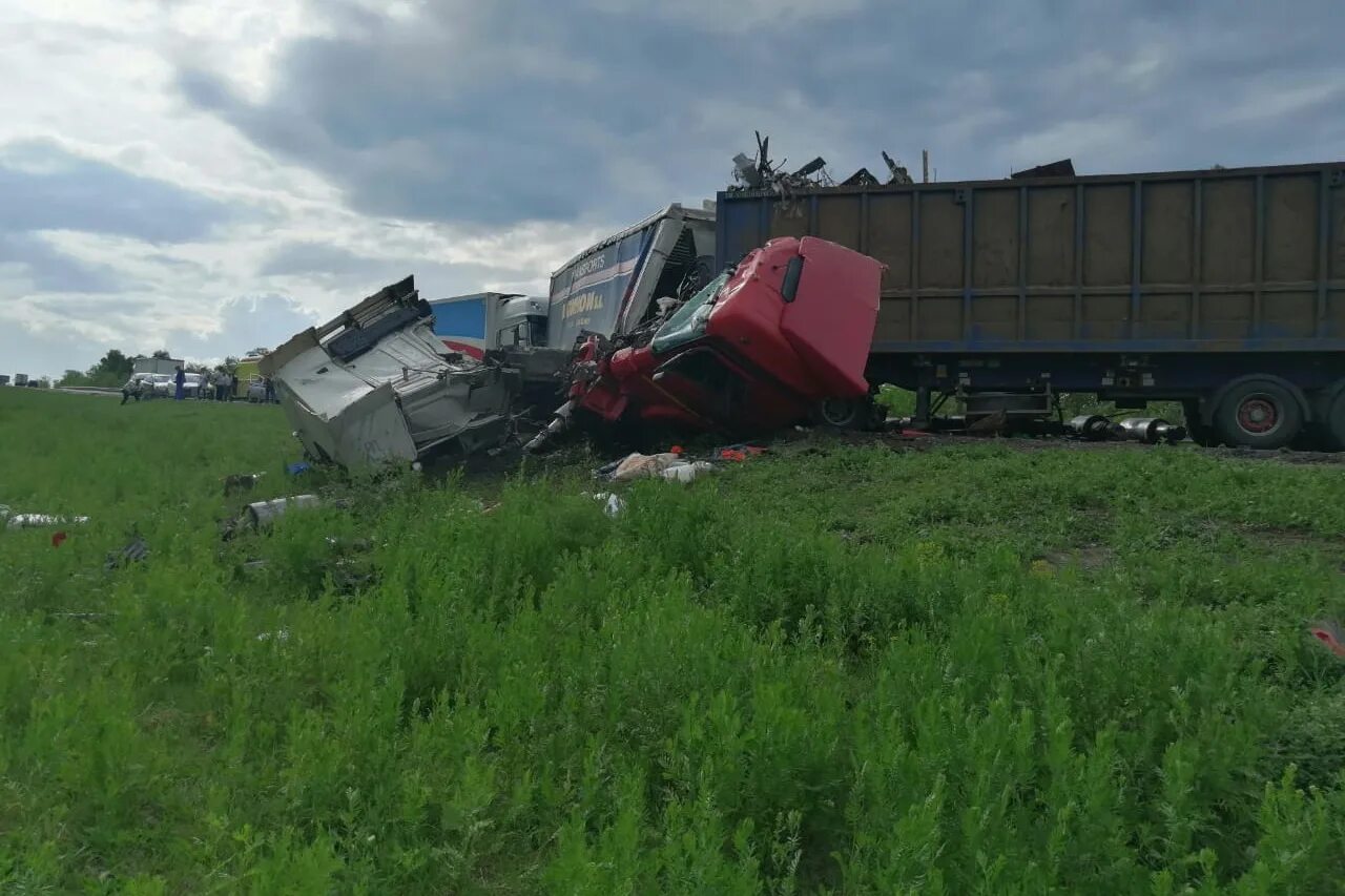 М5 самарская область. ДТП на трассе м5 в Самарской области. Авария м5 Сызрань 29.01.2021. ДТП на трассе м5 в Самарской области 04.06.2023. Авария в Сызрани на м5 вчера.