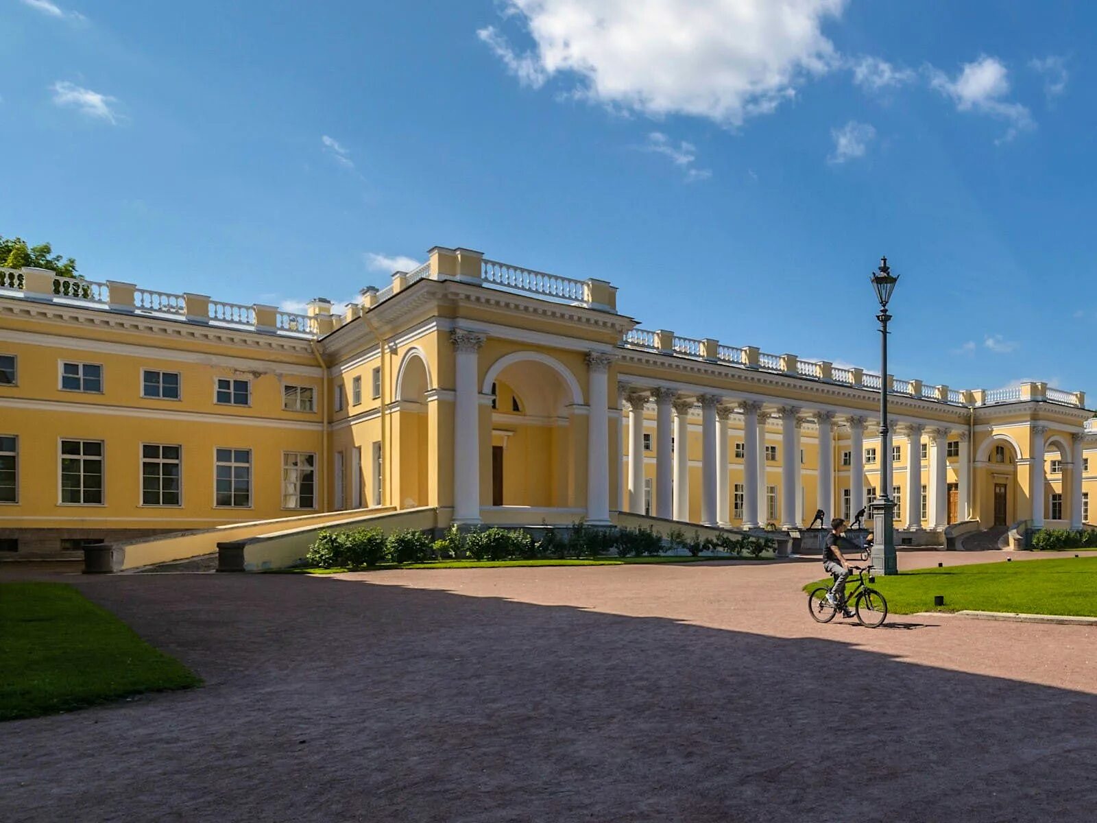 Александровский дворец Джакомо Кваренги. Александровский дворец Пушкин. ГМЗ Царское село Александровский дворец. Александровский дворец в Царском селе фото. Театр дворец ленинградской области