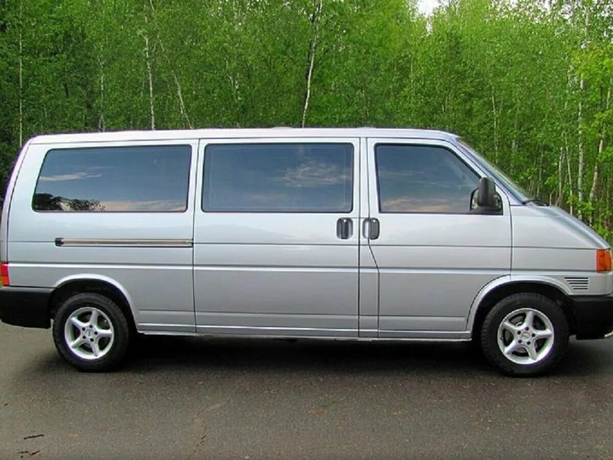 Фольксваген т4 синий. Транспортёр т5 1. Фольксваген транспортер т4 бортовой. Авито транспортер в крае. Авито фольксваген транспортер.