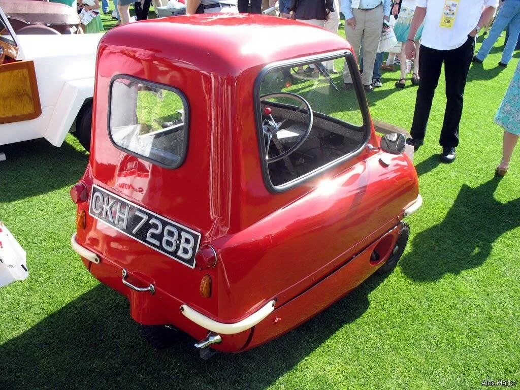 Самые страшные автомобили. Сабвуфер в авто. Музыка плохая машина. Peel p50 топ гир. Peel p50 красный.