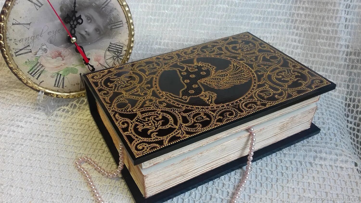 Книжка раскраска для детей. Смешные дорисовки в учебниках. Книга «драгоценные камни». Гуслицкая роспись староверы. Разрисованная книга.