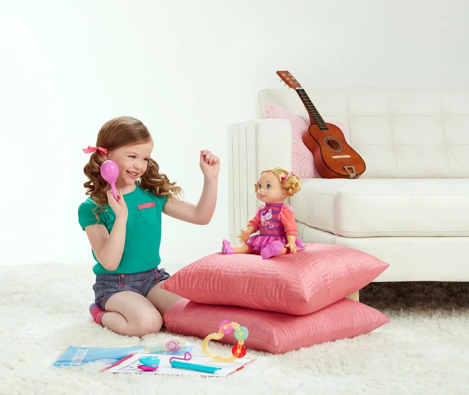 Музыка куколок. Музыкальные игрушки для детей. Интерактивная музыкальная игрушка мама. Дети и музыкальные игрушки фото. Кукла с музыкой.