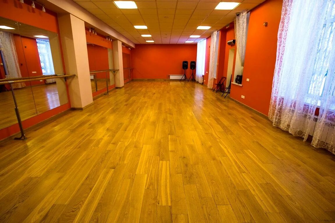 Студия дмитровское шоссе. Зал в аренду. Дмитровское шоссе д 107 к 4 тинькофф. Роспись стен в танцевальной студии. Студия дмитровское шоссе.