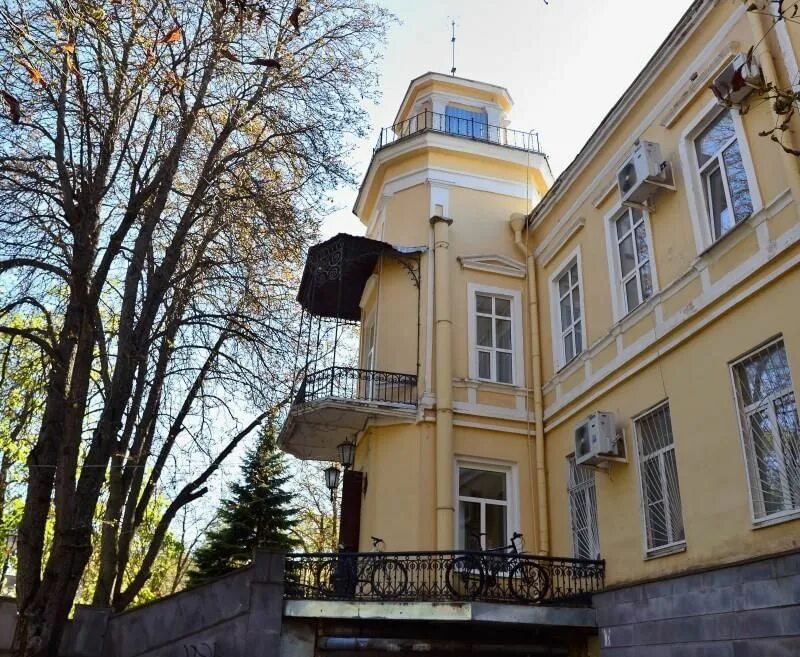 Скху ставропольское краевое. Проспект карла маркса 81 ставрополь. Художественный колледж ставрополь. Ставропольское краевое художественное. Ставропольское художественное училище преподаватель калинченко.