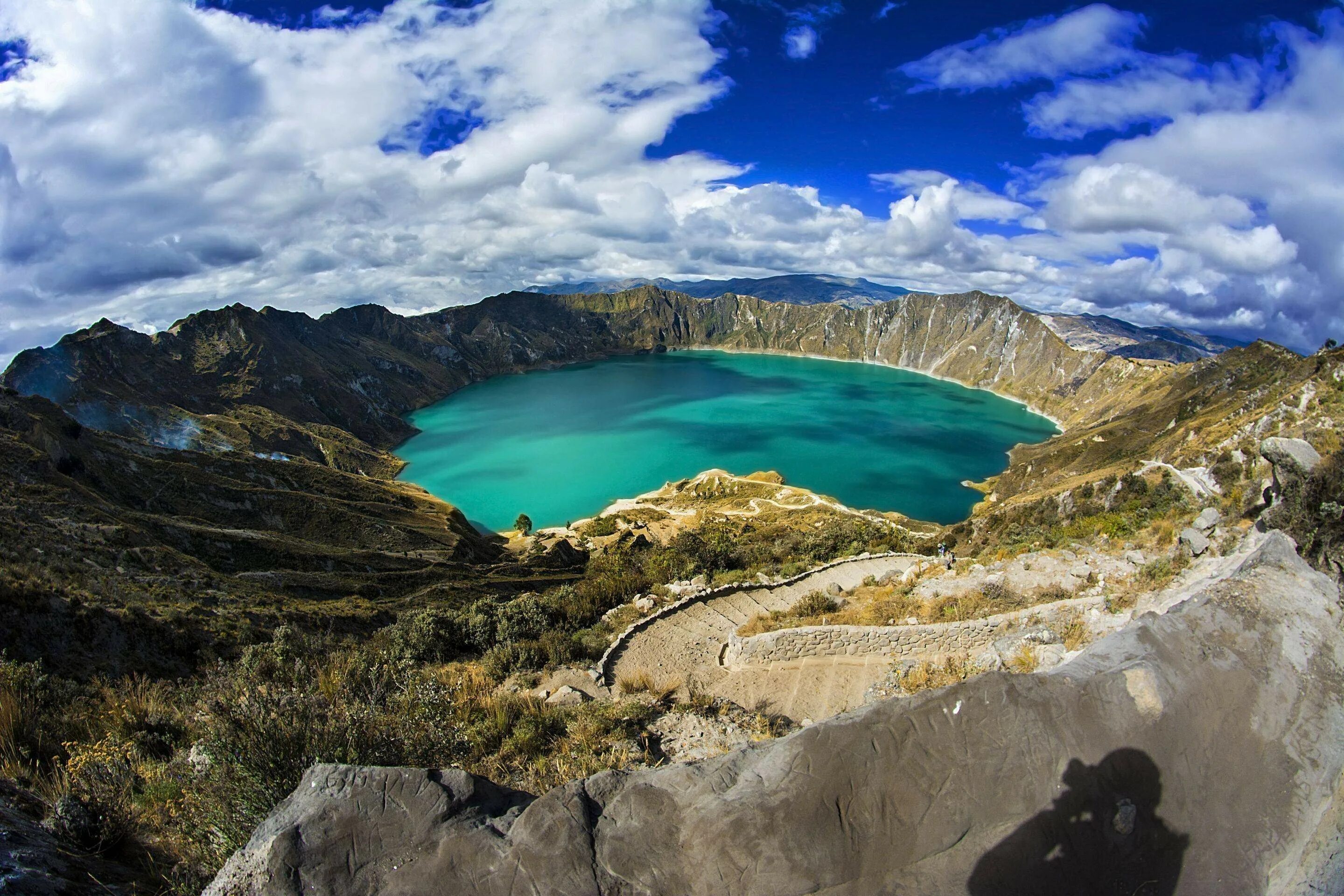 Килотоа озеро эквадор. Кратер бэрринджер. Дарваза газовый кратер в туркменистане. Дыра в земле на ямале. Краткр.