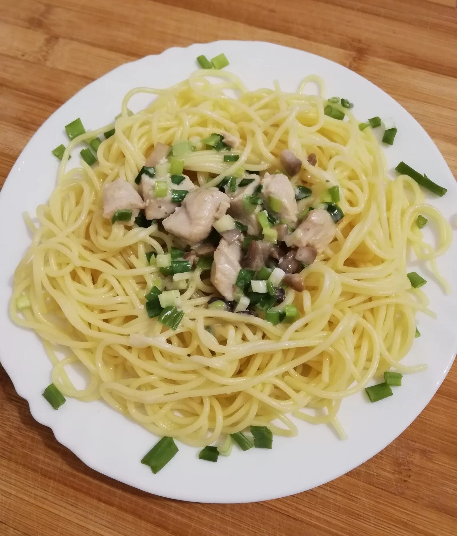 Макароны с куриным филе. Спагетти с грибами и сыром. макароны с сыром и курицей. спагетти с куриным филе.
