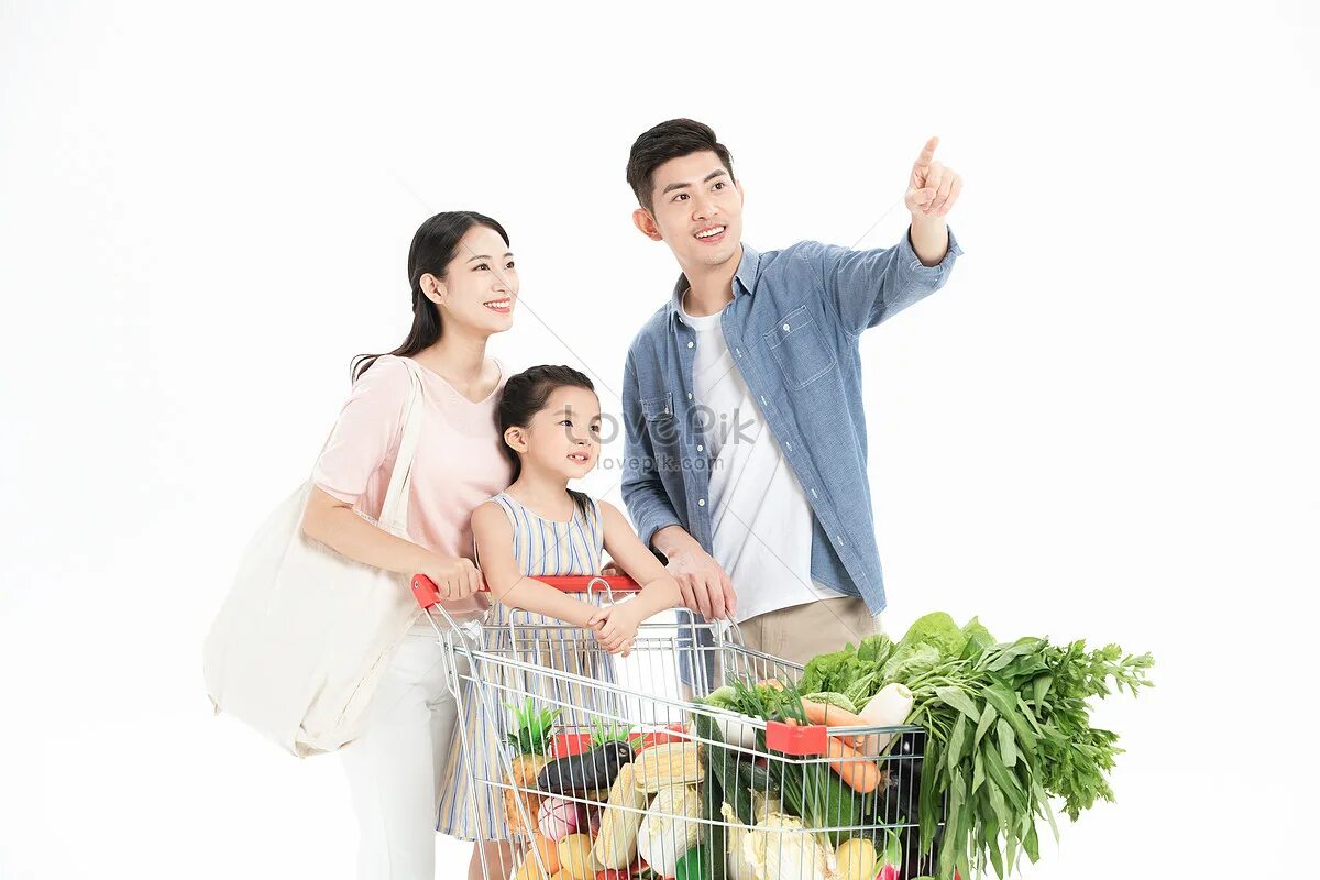 Крупные покупки в семье. Семья в супермаркете. Семейный Маркет. Муж и жена покупают продукты фото. Тёплый рынок семья родные Gyu.