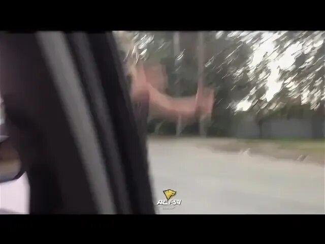 Танцует в пробке