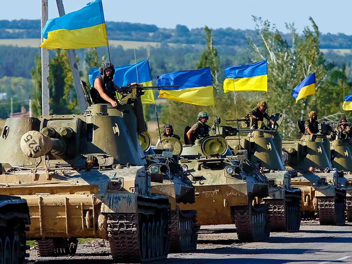 Парад техники рф в киеве. Украинские военные. Украина стягивает войска к крыму. Вооружённые силы украины. Военные в киеве.