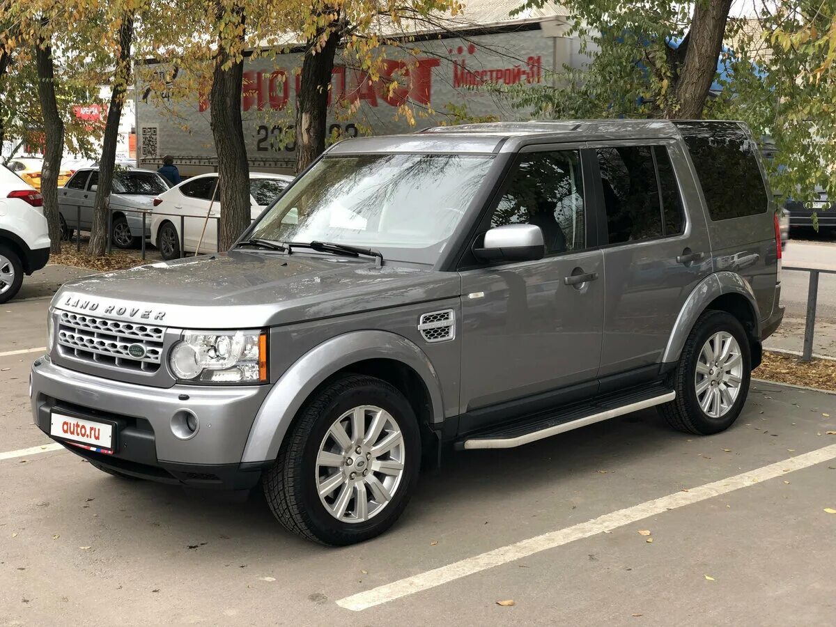 Дискавери 4 бу. Land Rover Discovery 4 с открытыми дверями.