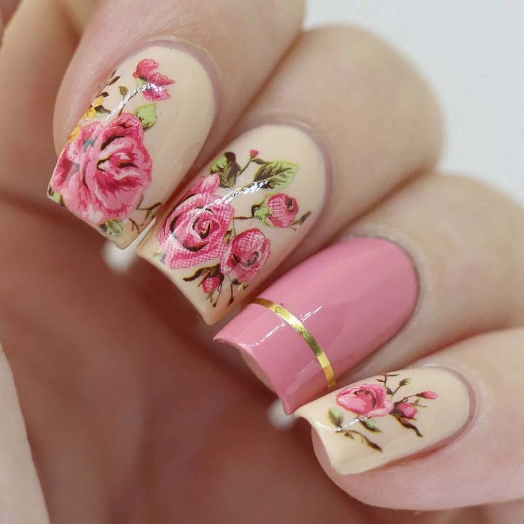 Маникюр с цветами. Ногти с цветочками. Аникюрс цветами. Красивые ногти с цветами.