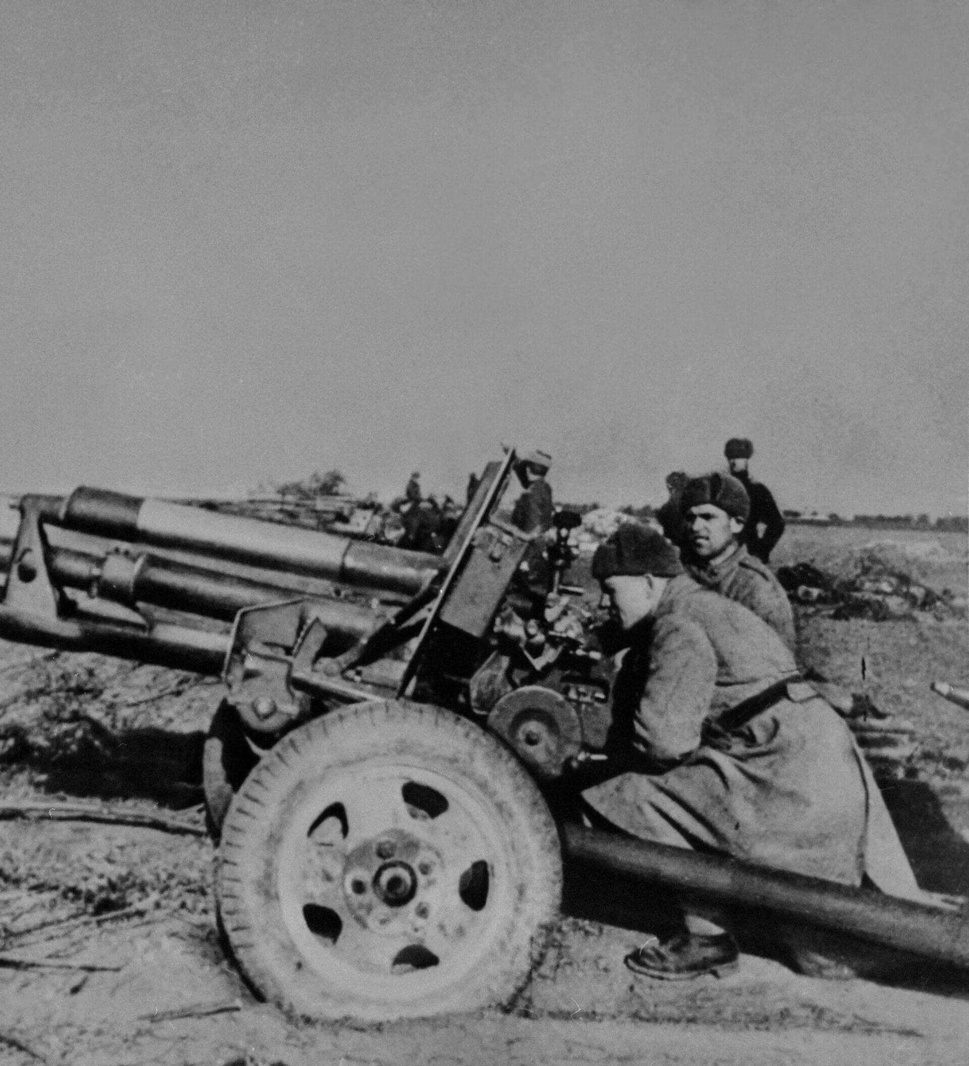 Артиллерист во время войны. Пушка Грабина ЗИС-3. 76 Мм пушка ВОВ. Артиллерия ВОВ 1941-1945. Артиллеристы ВОВ 1941-1945.