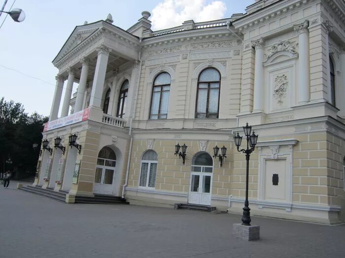 Ростовский академический молодежный театр. Театр на площади свободы ростов. Театр юного зрителя ростов. Нахичеванский городской театр. Театр юного зрителя ростов-на-дону.