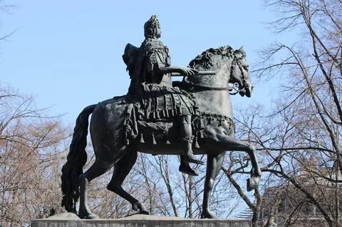 Какие памятники есть в петербурге