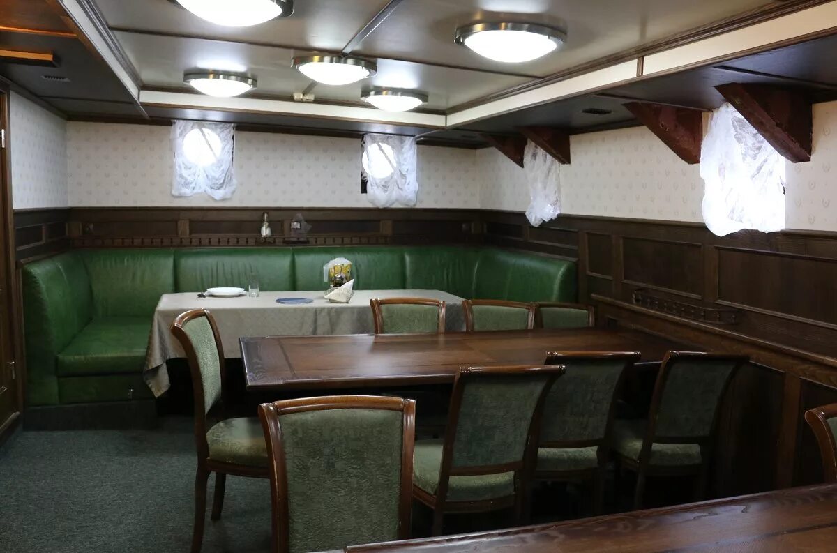 Модель барка товарищ. Компания барка. Компания барка. Гостиница кают компания кимры. Барк крузенштерн модель.