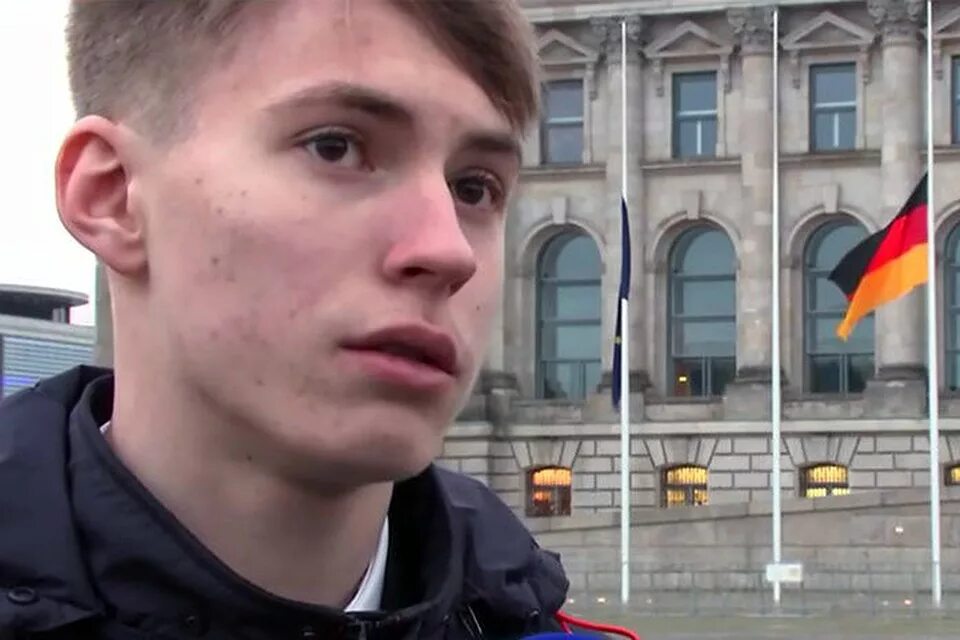 Выступление мальчика коли