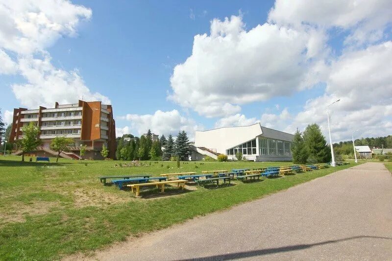 Зеленый бор минск. Санаторий зеленый бор. Санаторий зеленый бор. Зеленый бор санаторно-оздоровительный комплекс. Зелёный бор 24, посёлок пансионат зелёный бор.