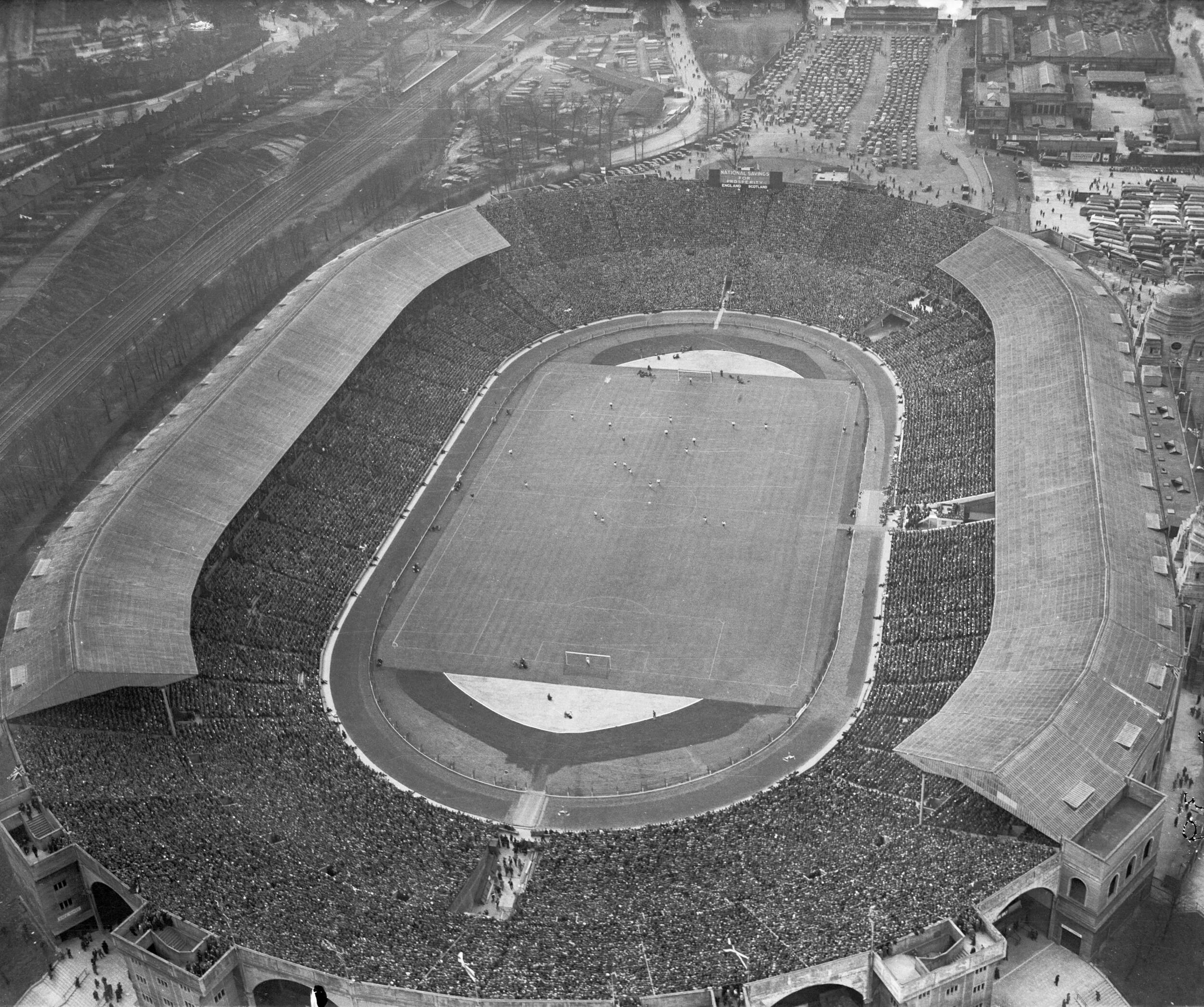 Стадион уэмбли старый. Стадион Уэмбли. Уэмбли (1923). Wembley Stadium 1990. Стадион Wembley 1985.