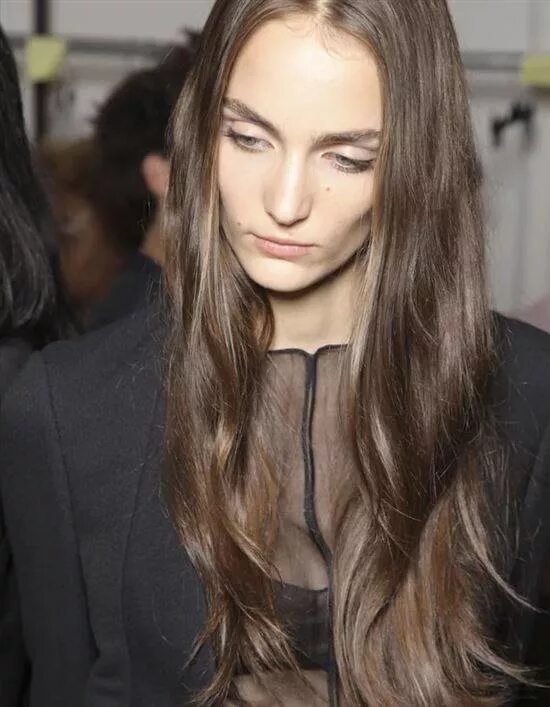 холодный русо коричневый. тёмно-русый цвет волос с пепельным. 21. тёмно-пепельный мокко цвет волос. холодный русо коричневый.