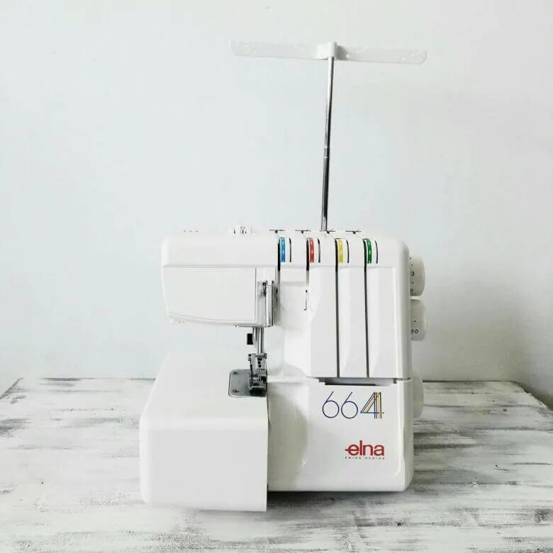 Оверлок рейтинг лучших для дома. Оверлок leran om 328 белый. Merrylock 007. Оверлок brother 655d белый. Топ самых популярных оверлоков.