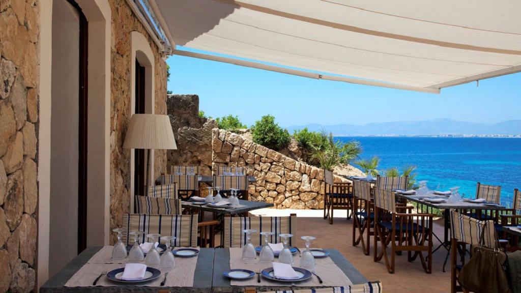 Испания на берегу моря. Отель cap rocat. cap rocat hotel майорка. кап-рокат, майорка, испания. рестораны на берегу моря бланес испания.