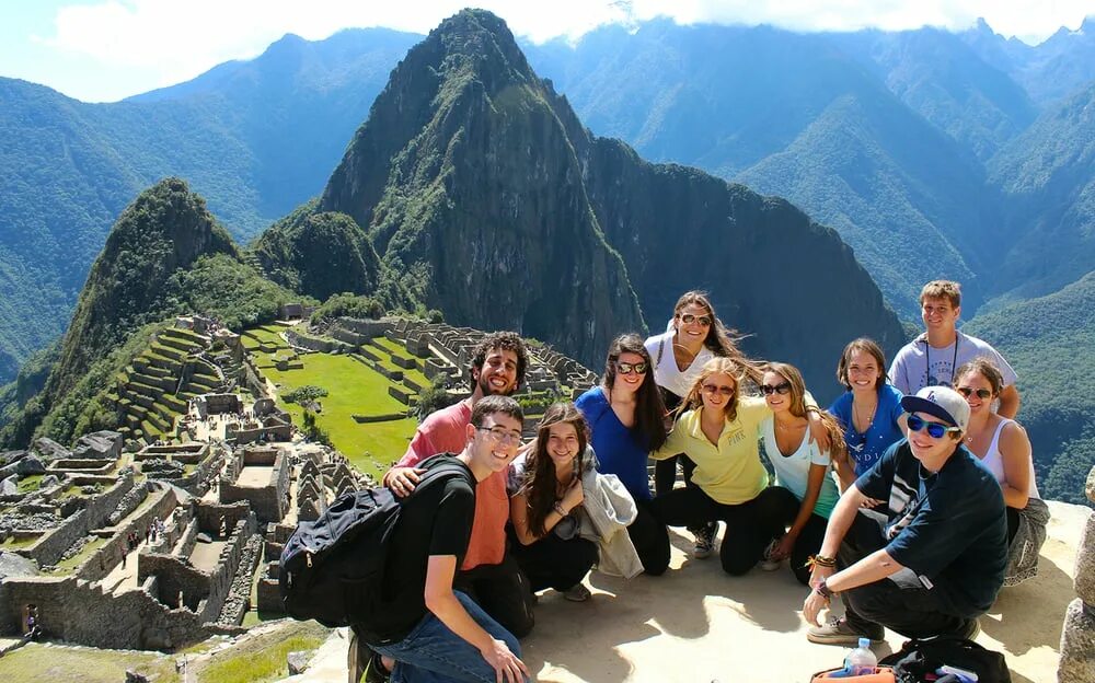 Student travel. Student Travel лагерь. Детские лагеря за границей. Самый дорогой детский лагерь. Самый дорогой лагерь в мире.