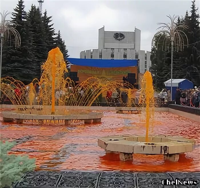 Архитектурные фонтаны. Черри оранжевый фонтан. Оранжевый фонтан. Оранжевый фонтан чери фото. Томат оранжевый фонтан.