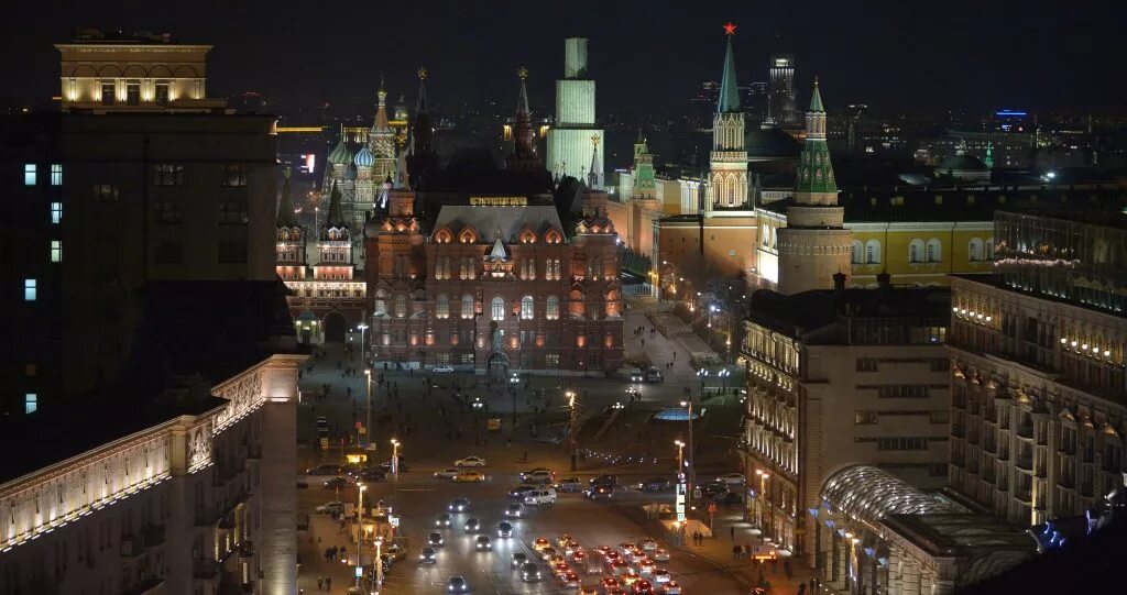 Как ее приняла москва. Тверская улица москва 2025. тверская улица вид на кремль. тверская вечерняя москва. тверская улица вид на кремль декабрь 2025.