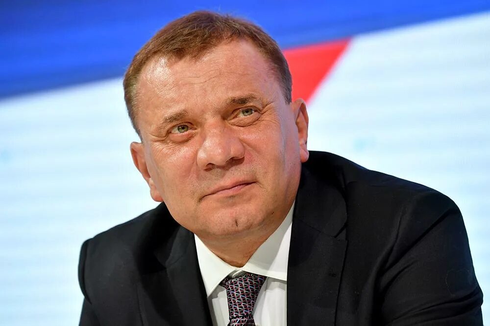 У Роскосмоса новый глава Вице-премьер Юрий Борисов (на фото у микрофона. ORDA Дз