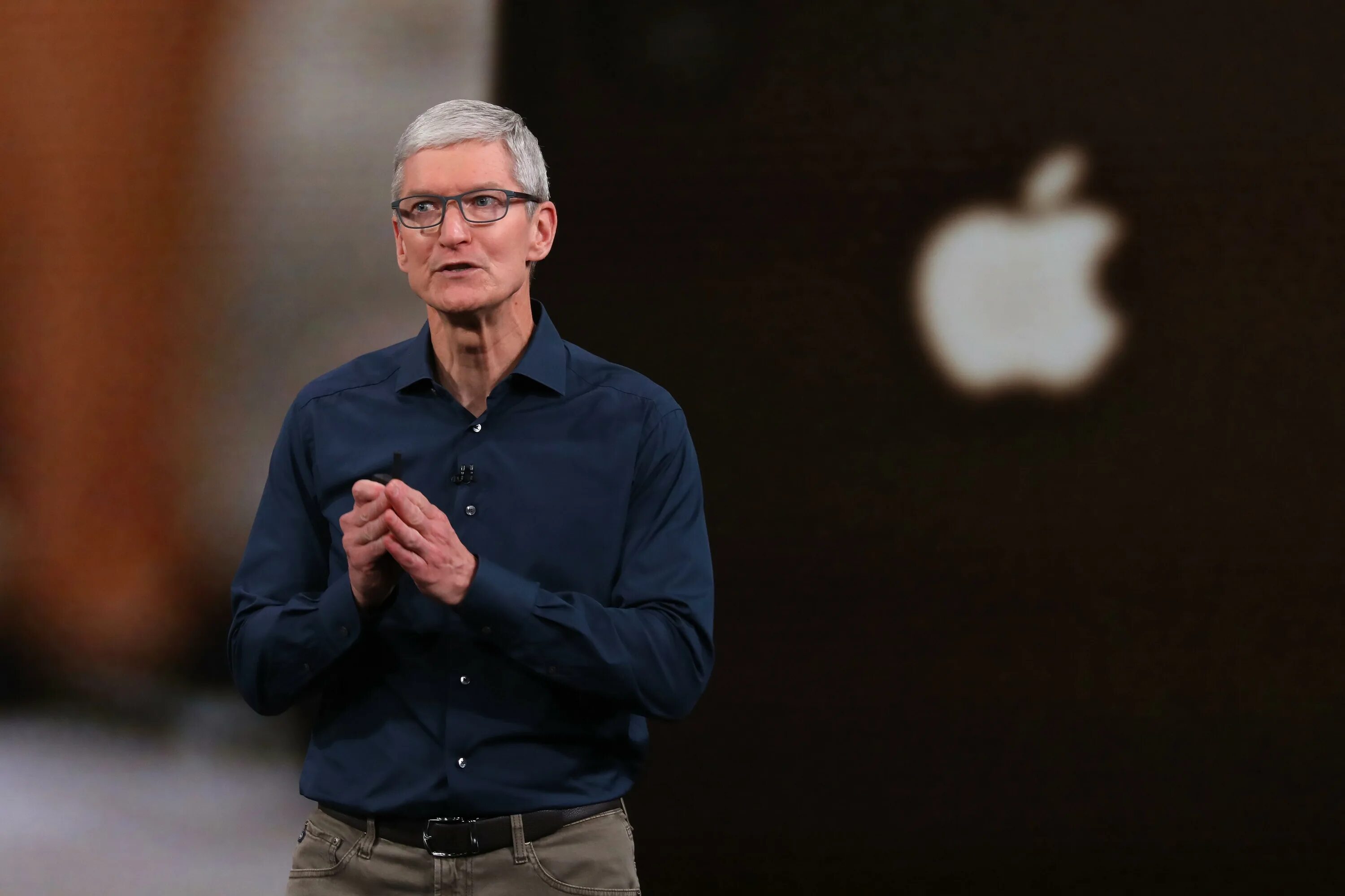 Информация об apple. Тим кук. тим кук 2025. tim cook apple ceo. тим кук грустный.