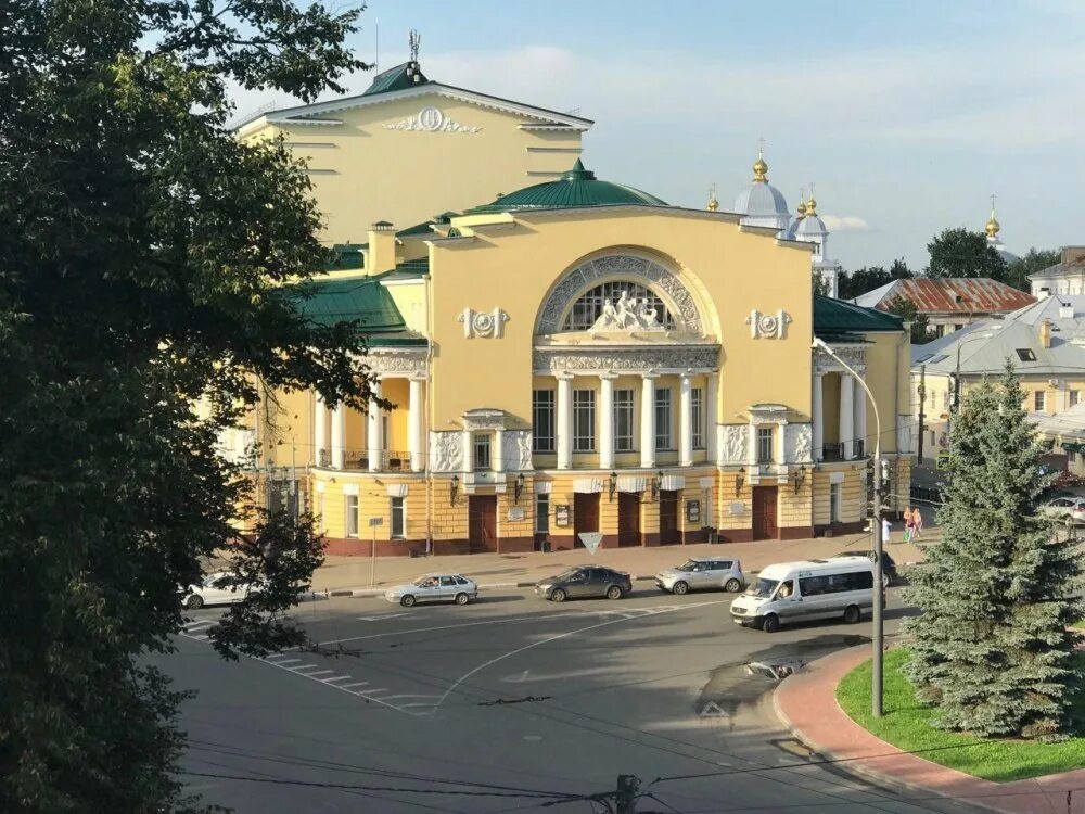 Ярославль стрелка с высоты птичьего полета. Нужная ярославль. Ярославль картинки достопримечательности. Ярославль с птичьего полета. Нужная ярославль.