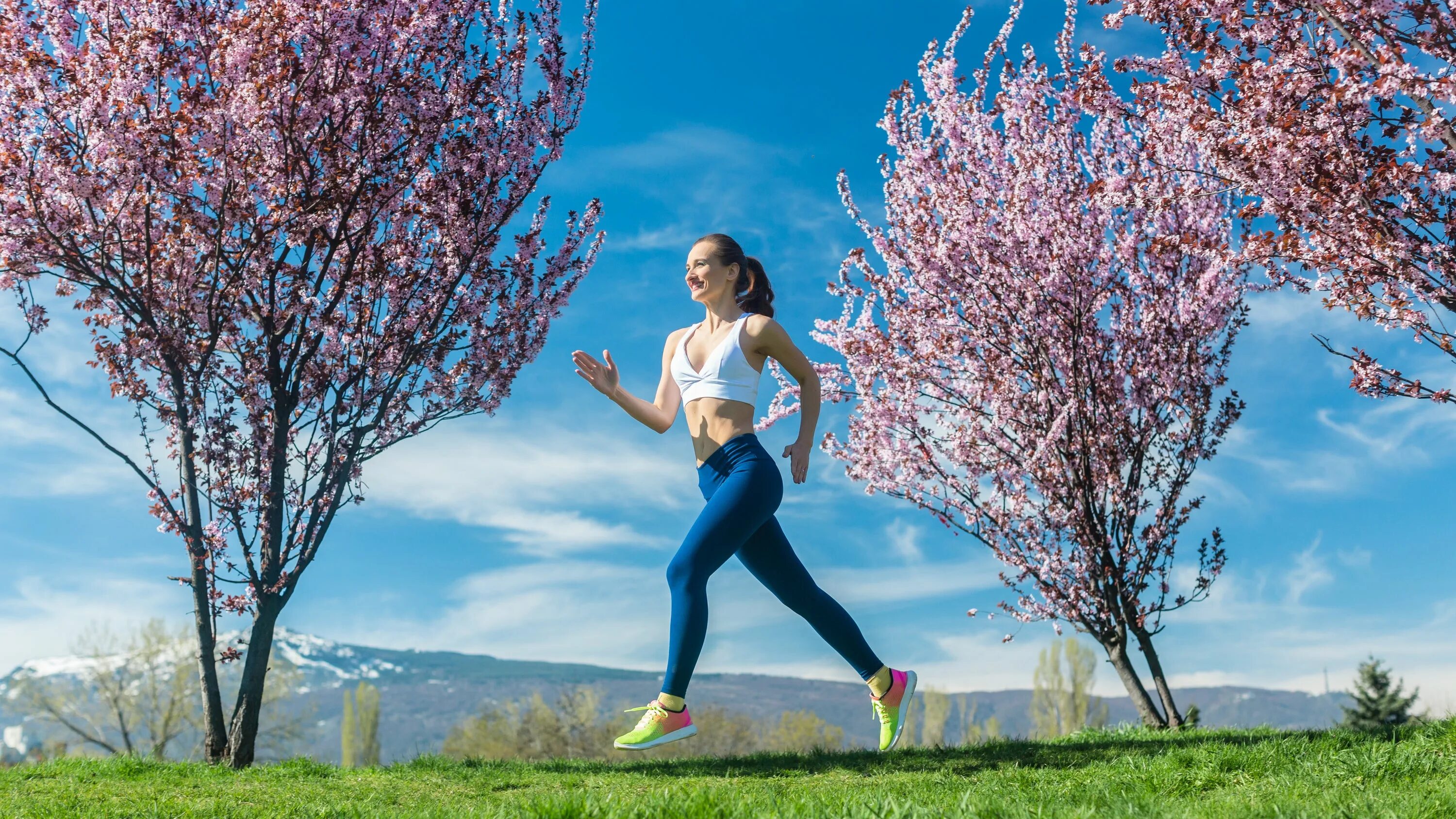 Without spring. Спортивная девушка весной.