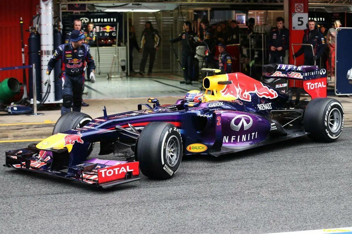 Лучший формула 1. Red bull f1 2013. Formula 1 Red bull Racing. Red bull Racing f1. Infiniti Red bull Racing.