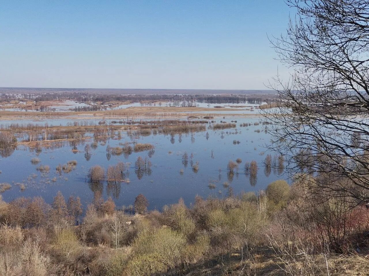 Уровень воды в реке клязьма. Река Клязьма в Вязниках. Разлив Клязьмы. Половодье на Волге. Паводок.