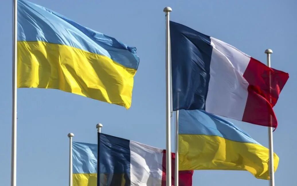 Франция передаст украине. Франция Украина. Украинский флаг Франция. Россия и Франция. Россия и Украина вместе.