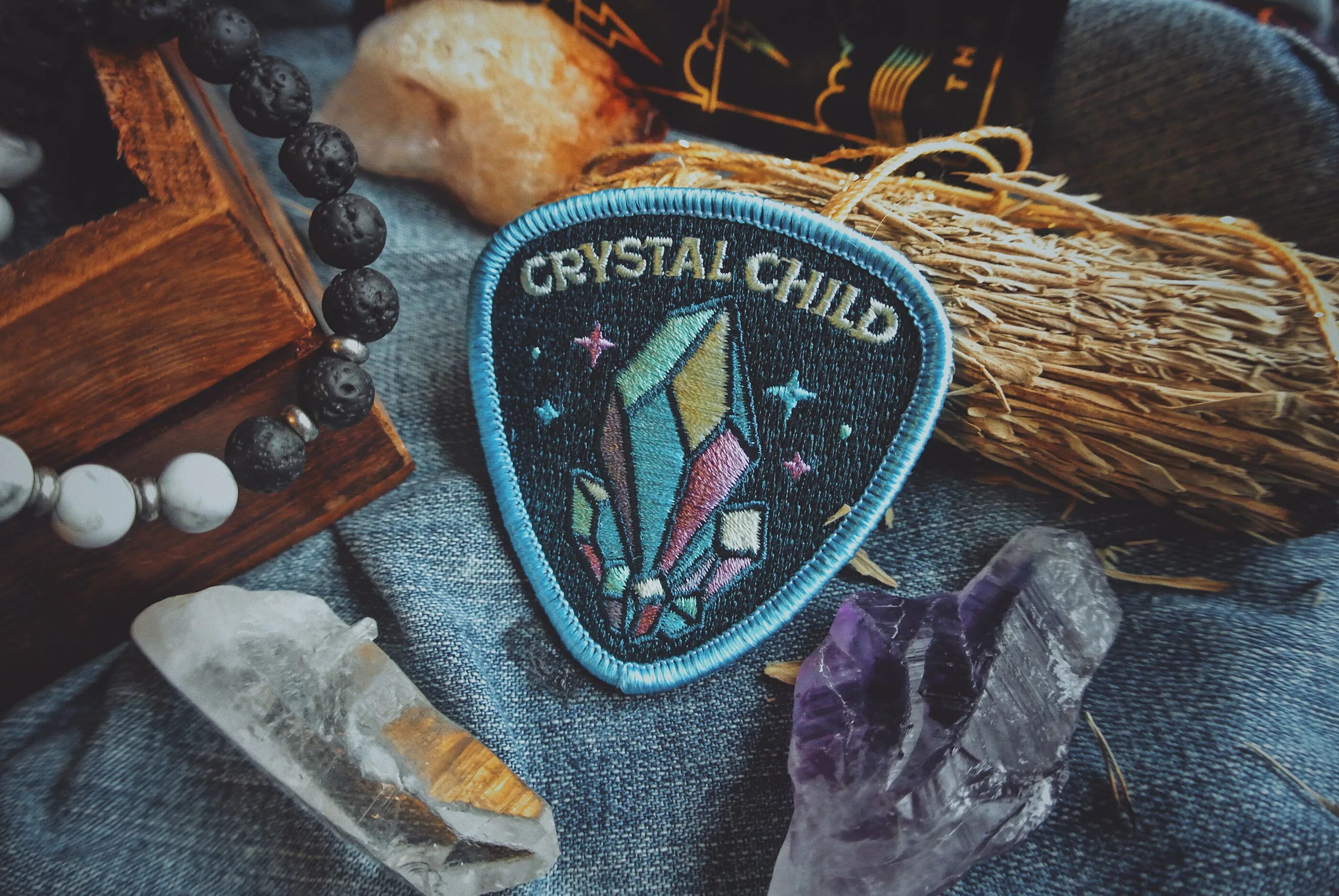 Патч crystal. Патчи кристал. креативные патчи. значок богемы. идеи для патчей.