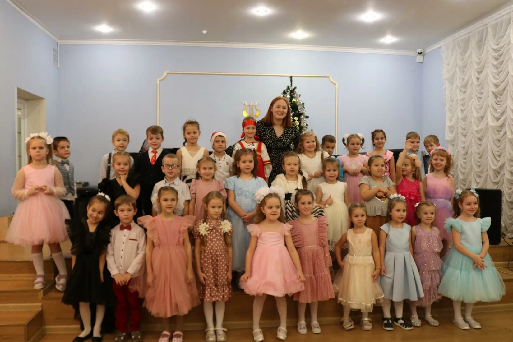 новогодний концерт для детей 2023. новогодний концерт для детей 2023. новогодний концерт для детей 2023. новогодний концерт для детей 2023. карусель кремлевская елка 2021.