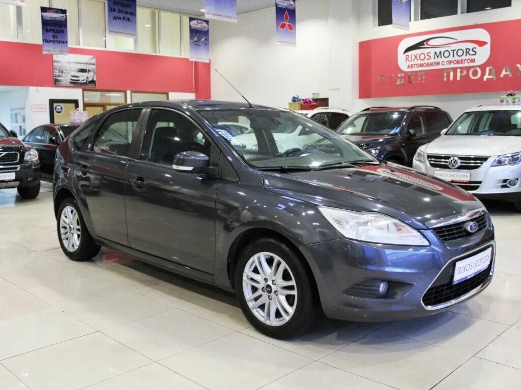 Продажа форд в россии. Ford Focus 2 Рестайлинг автосалон. Форд фокус-2 автосалон Prime auto. Форд фокус 2 в автосалоне. Машины Форт фокус автосалон.