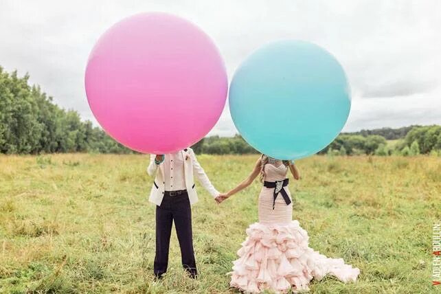 Включи большие шары. Большие шары на свадьбу. Фотосессия с шарами. Шары гиганты на свадьбу. Шары для свадебной фотосессии.