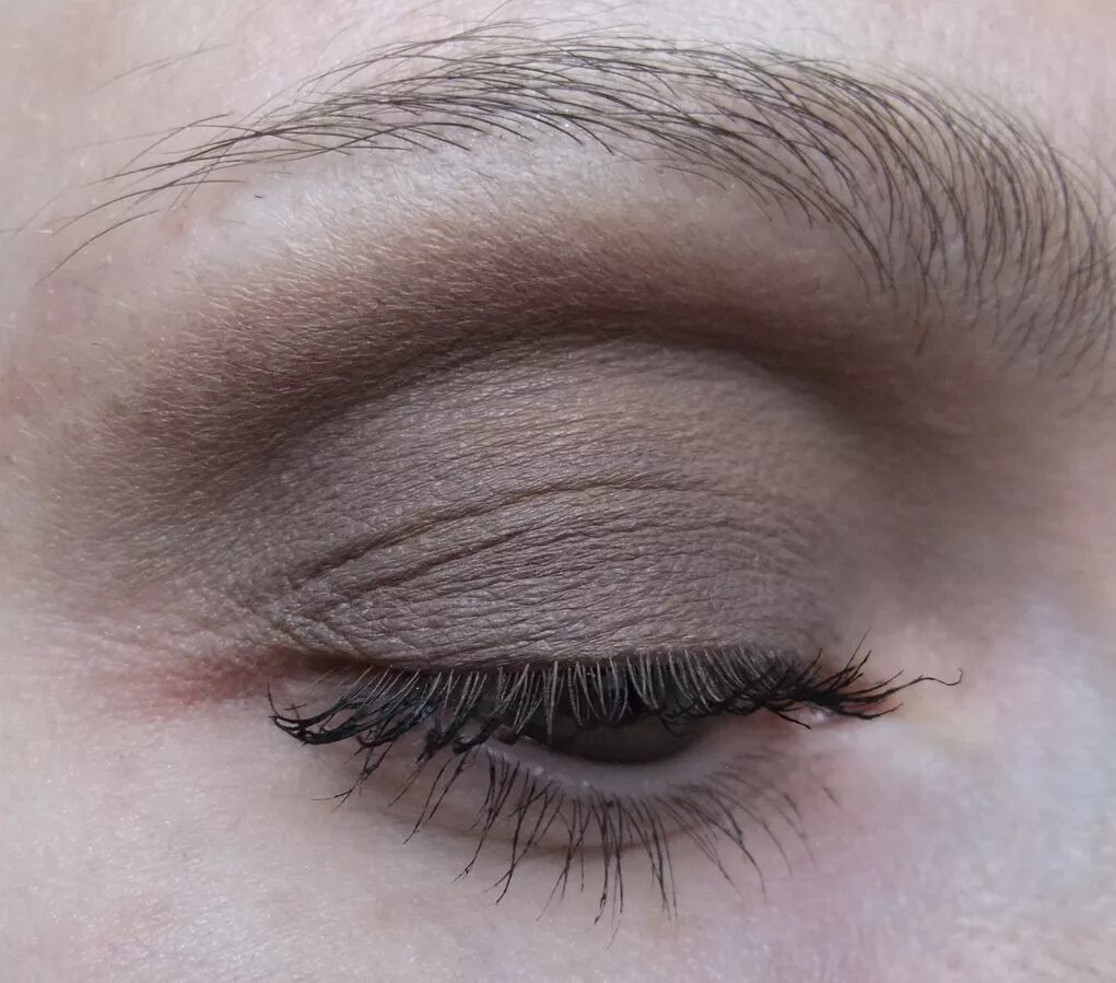 Eye shadow matte