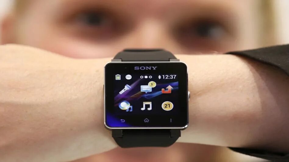 Как надевать смарт часы. Sony smartwatch 5. sony smart watch 2. смарт часы сони 2015. smartwatch wt009.