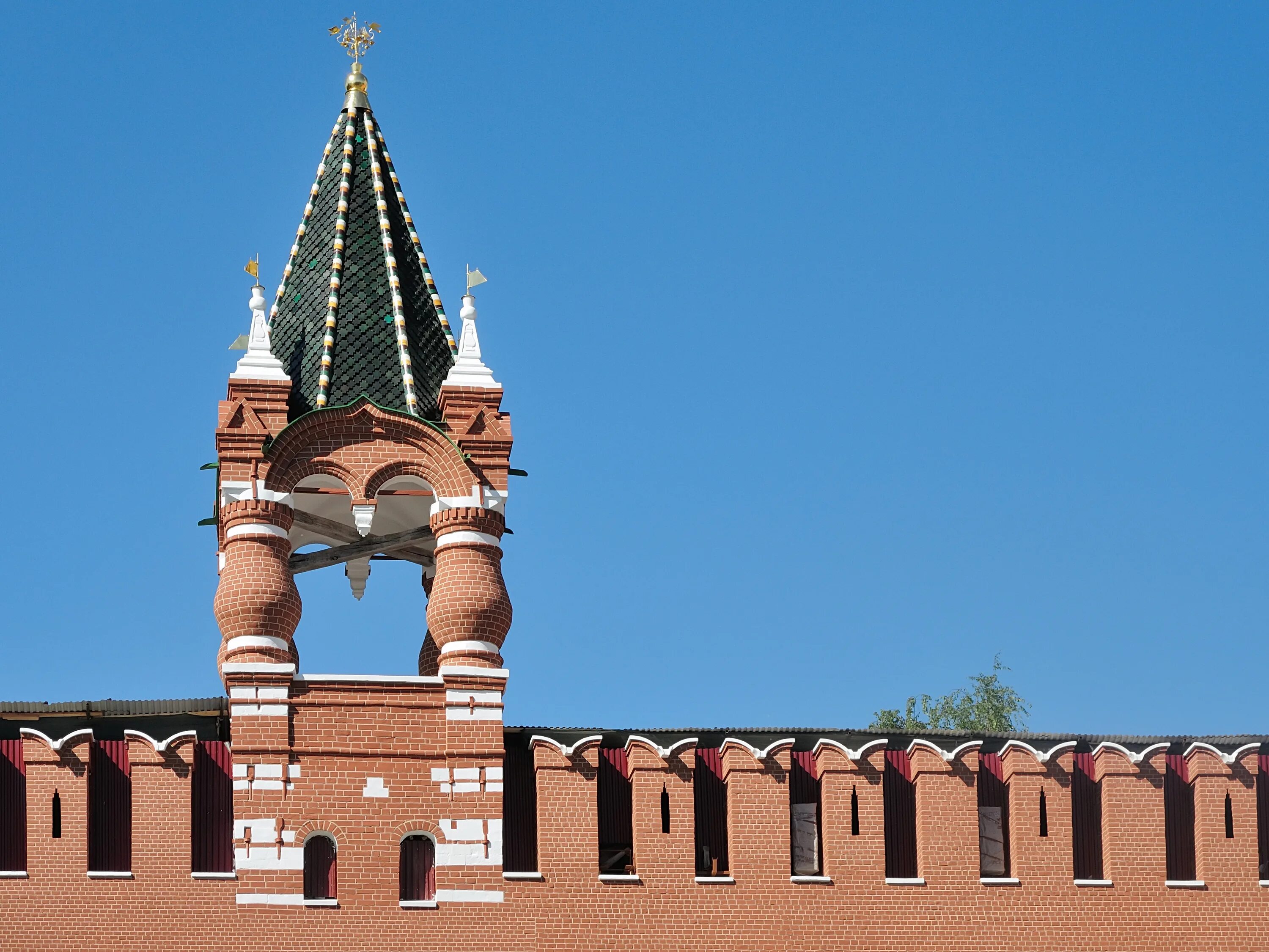 Автор кремлевской. Царская башня Кремля. Башни Московского Кремля Царская башня. Царская башня на кремлевской стене. Царская башня Московского Кремля внутри.