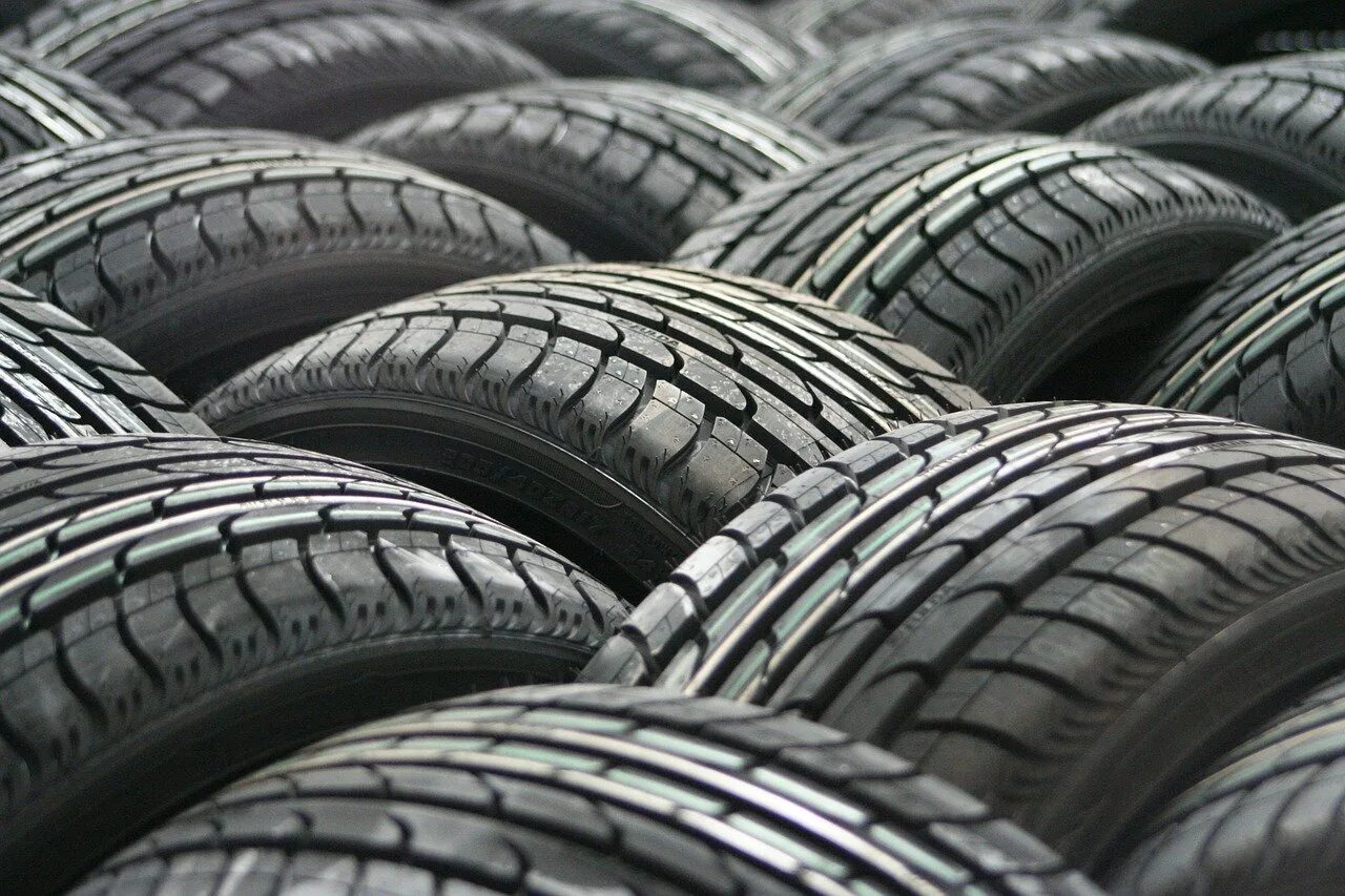 Ист шины. Michelin и nokian. автомобильные шины. покрышка автомобильная. резина.