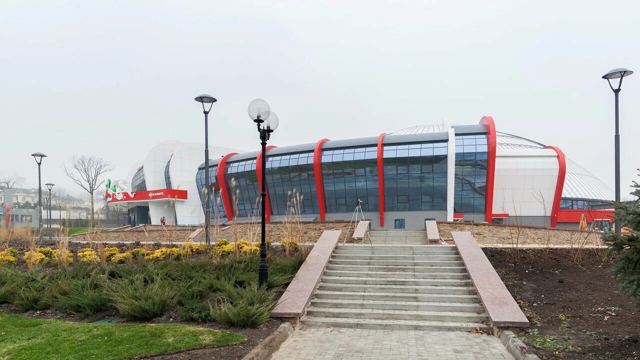 Нова донецк. Аквасфера матырский. Нова донецк. Площадь донецк днр. Донецк 2020 год.