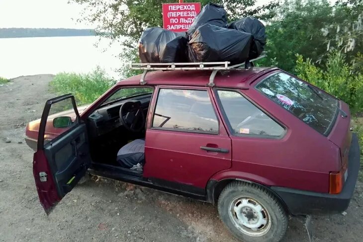 Пятеро в девятке. Смешная девятка. Вишневая девятка прикол. Вишнёвая девятка Пермь.