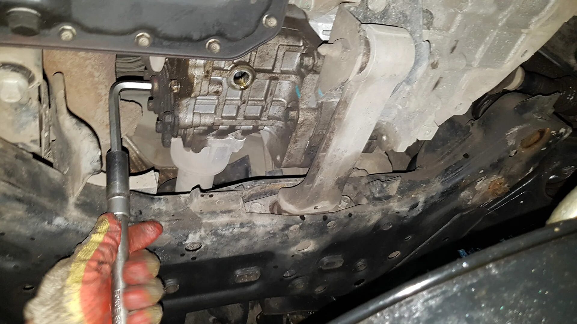 Sorento 2. Масляный фильтр акпп киа соренто 2. 4 бензин 2014. 5 дизель. Поддон акпп соренто прайм.