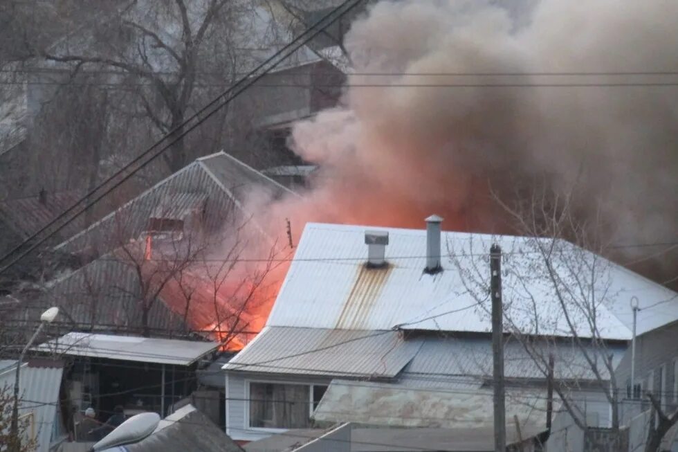 Энгельсе вчера. Пожар в энгельсе. Многоквартирные жилые дома пожар. Пожар в энгельсе вчера вечером в 21. Дтп в энгельсе вчера вечером в 21.